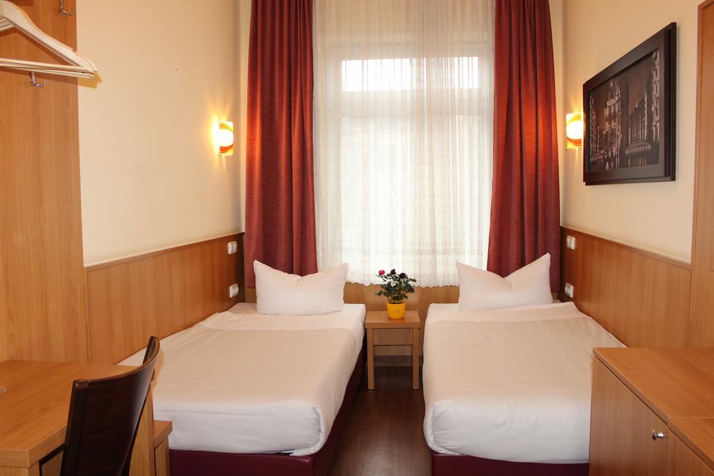 Altan Hotel Hamburg Exterior photo