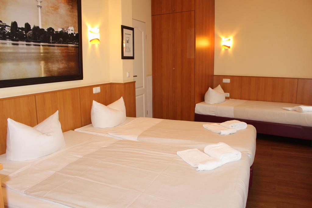 Altan Hotel Hamburg Exterior photo