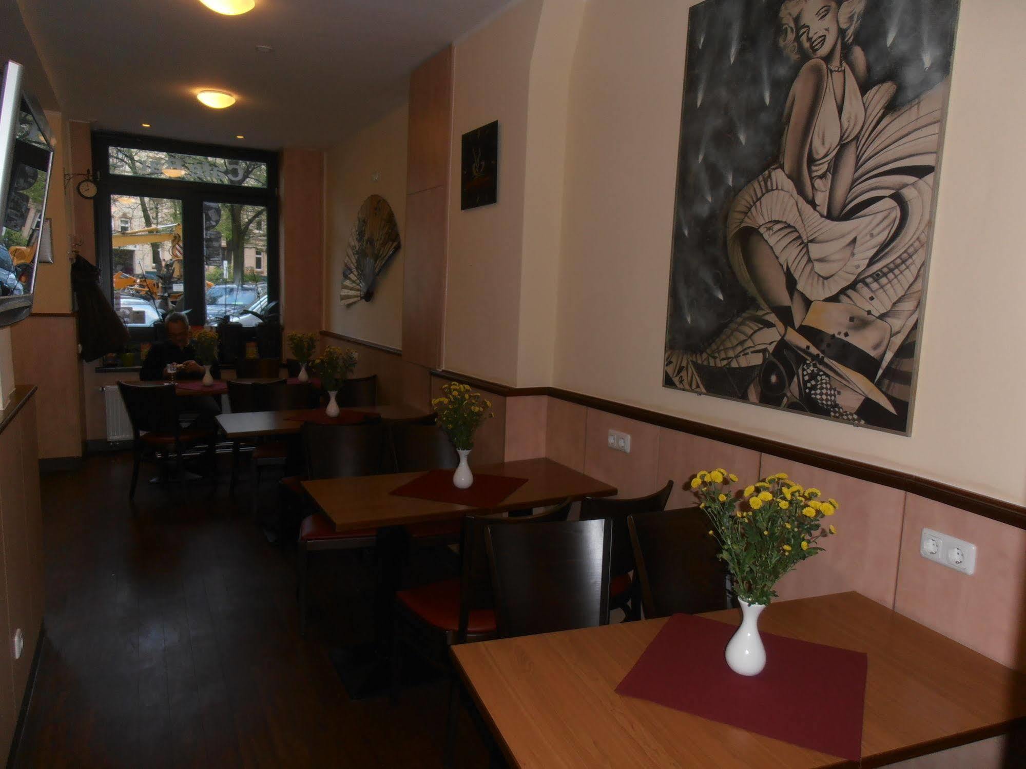 Altan Hotel Hamburg Exterior photo